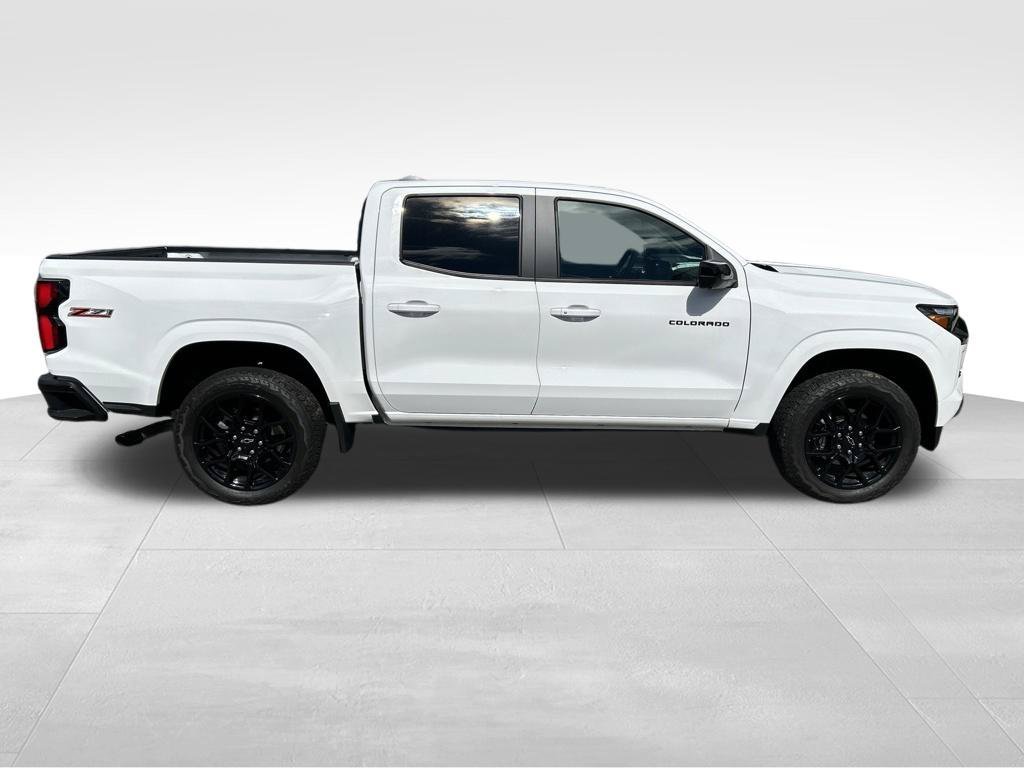 Used 2024 White Chevrolet Z71 image 7