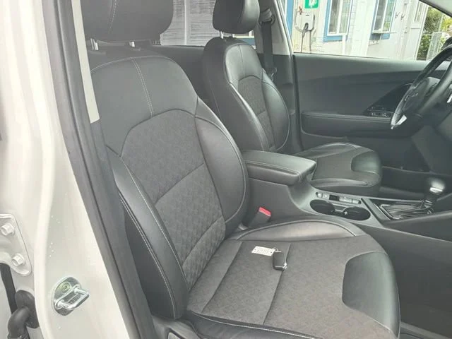 Used 2022 Snow White Pearl Kia EX image 10