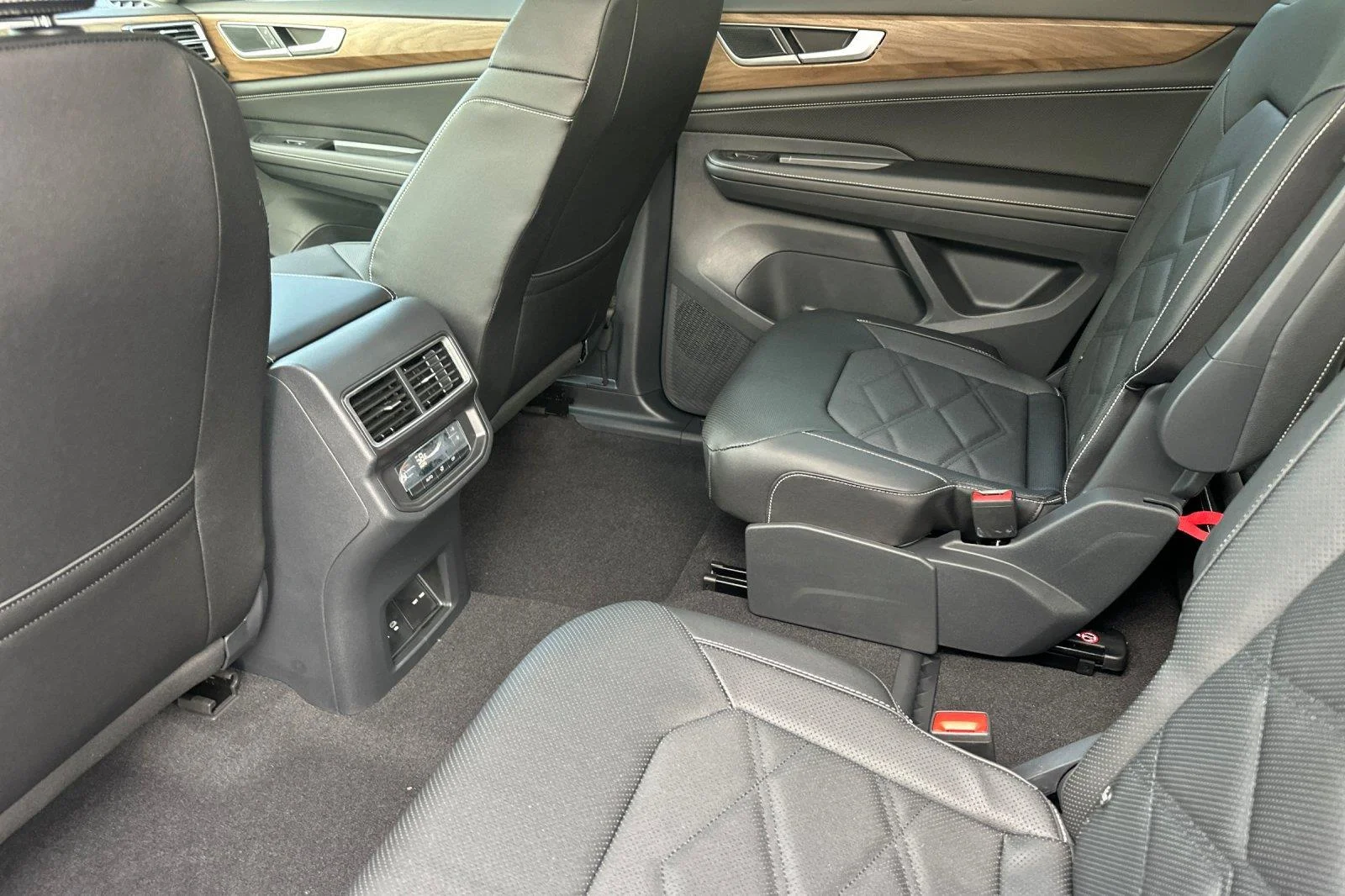 New 2026 Avocado Green Pearl Volkswagen 2.0T SE w/Technology image 12