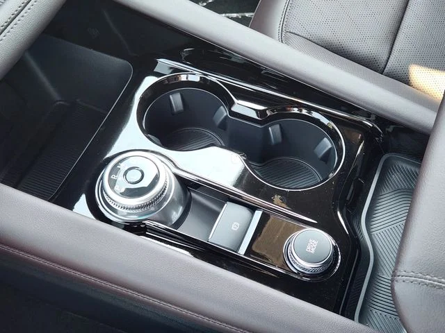 New 2026 Star White Metallic Tri-Coat Ford Platinum™ image 19
