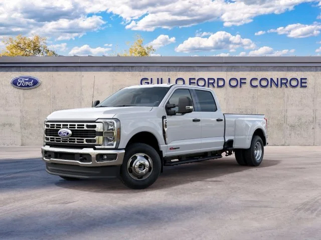 New 2027 Oxford White Ford XLT image 2