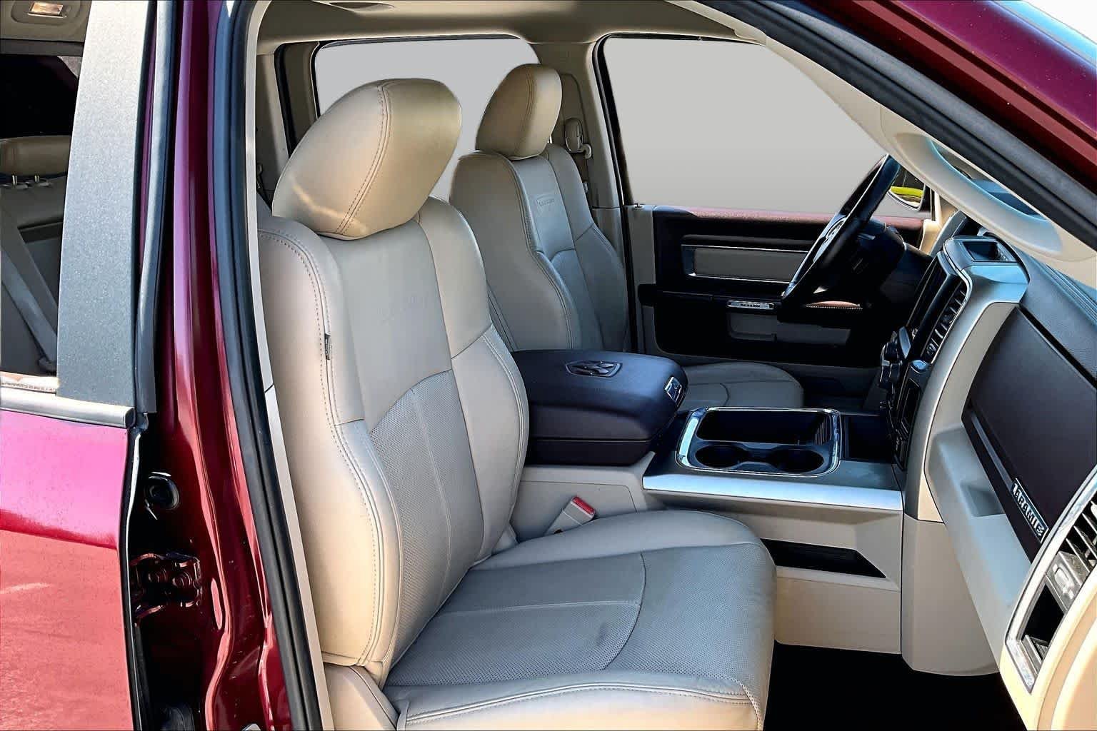Used 2018 Delmonico Red Pearlcoat Ram Laramie image 9