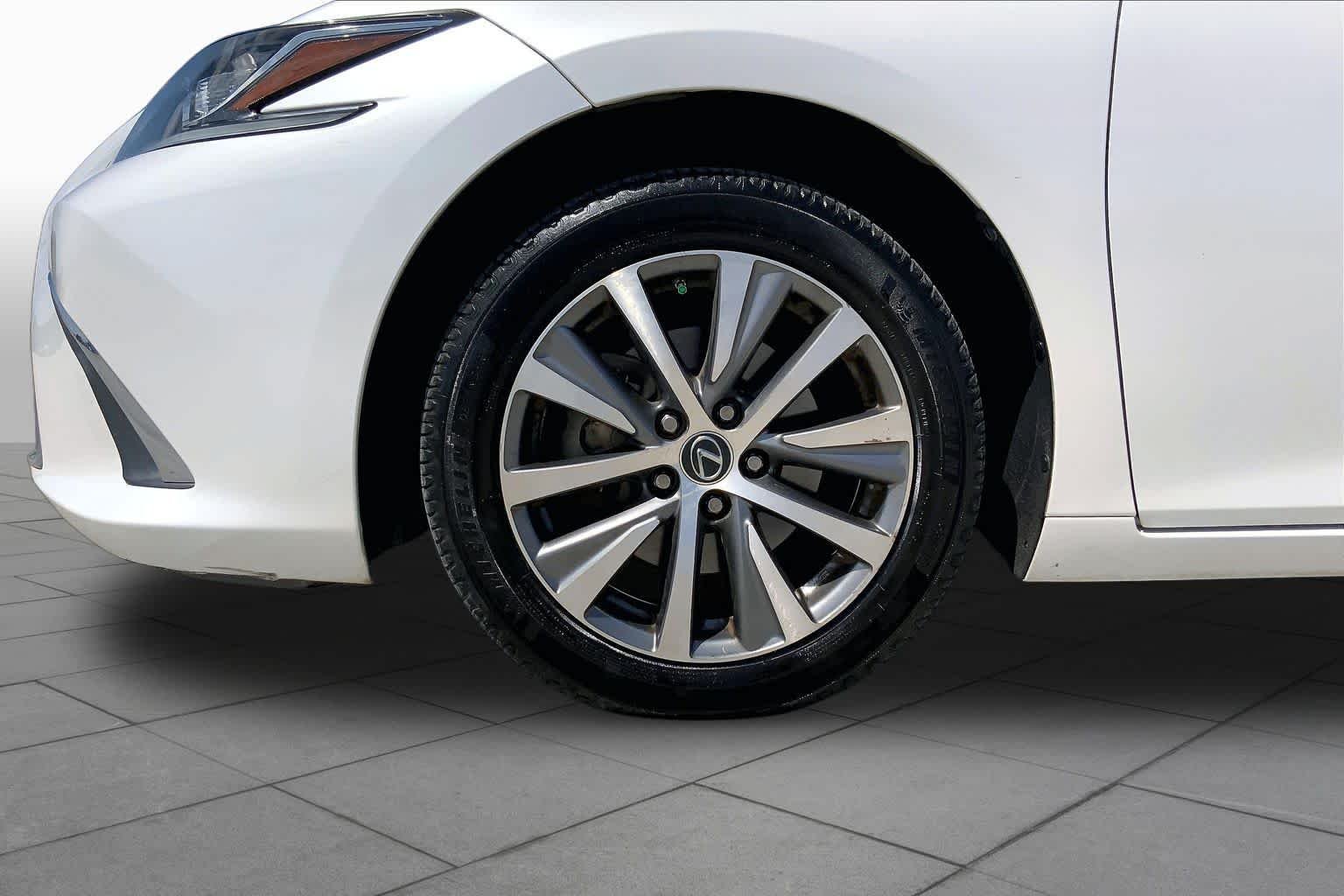 Used 2019 Eminent White Pearl Lexus  image 11