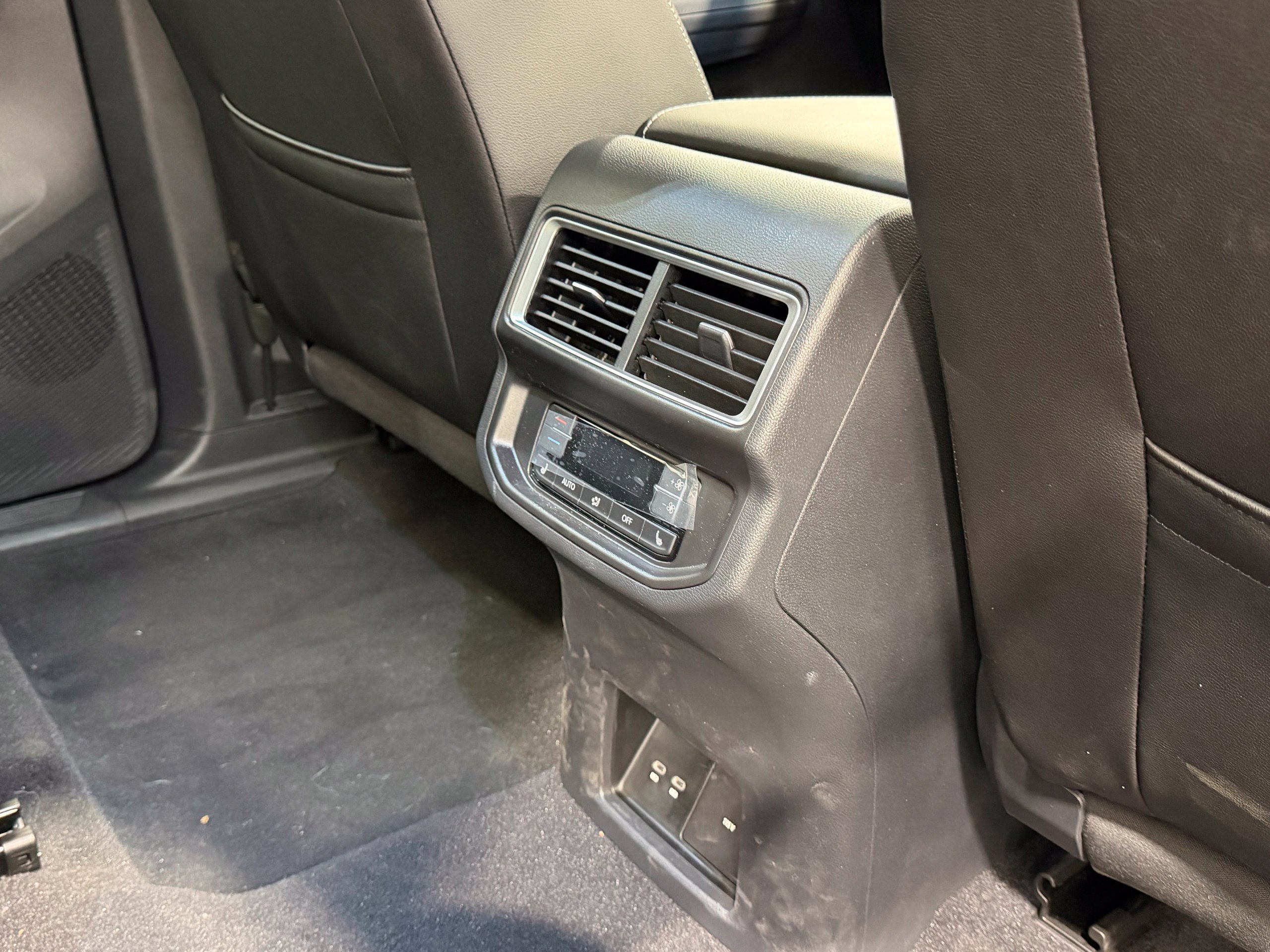 2025 Volkswagen Atlas SEL Premium R-Line - Photo 47