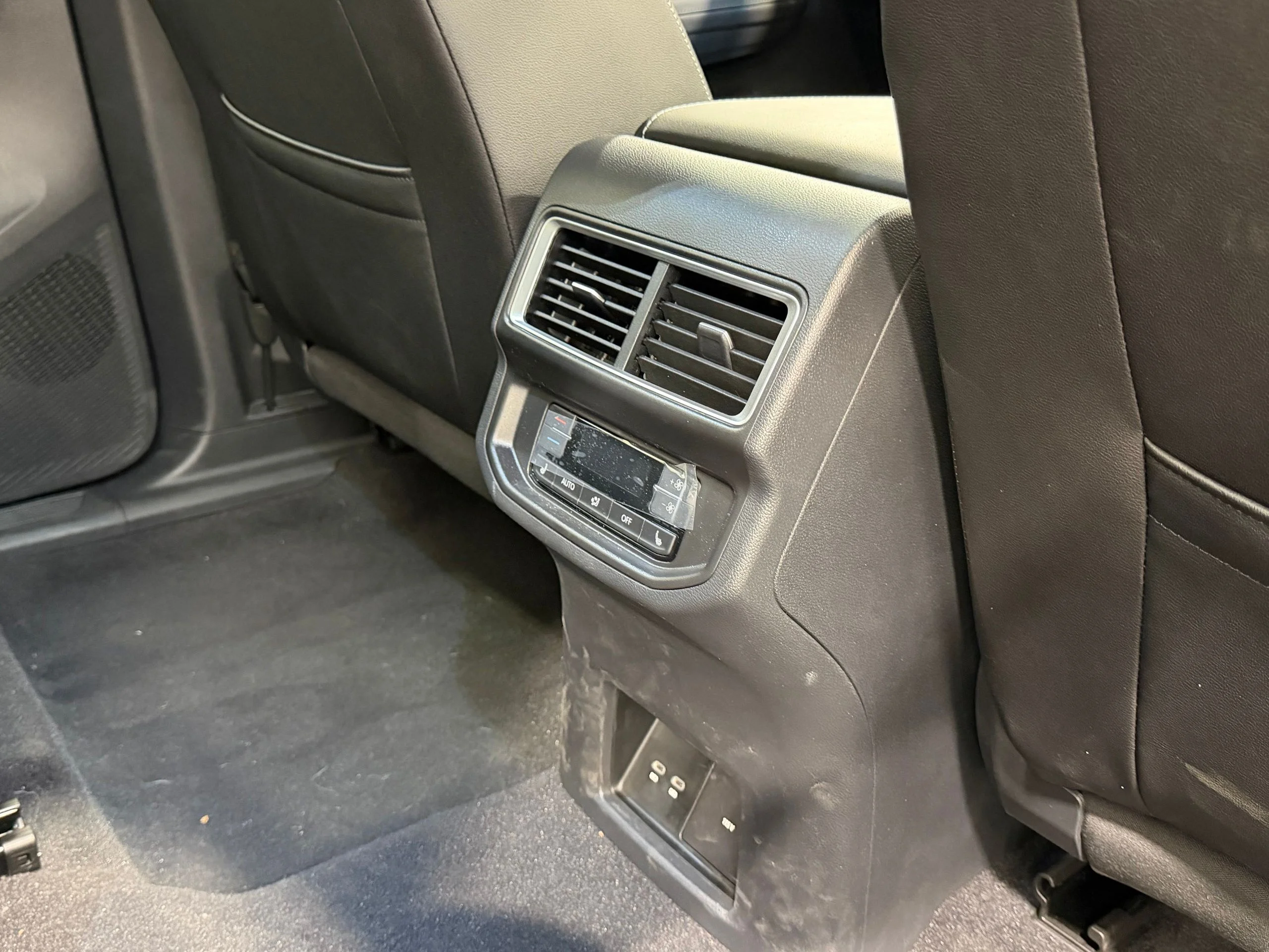 2025 Volkswagen Atlas SEL Premium R-Line - Photo 47
