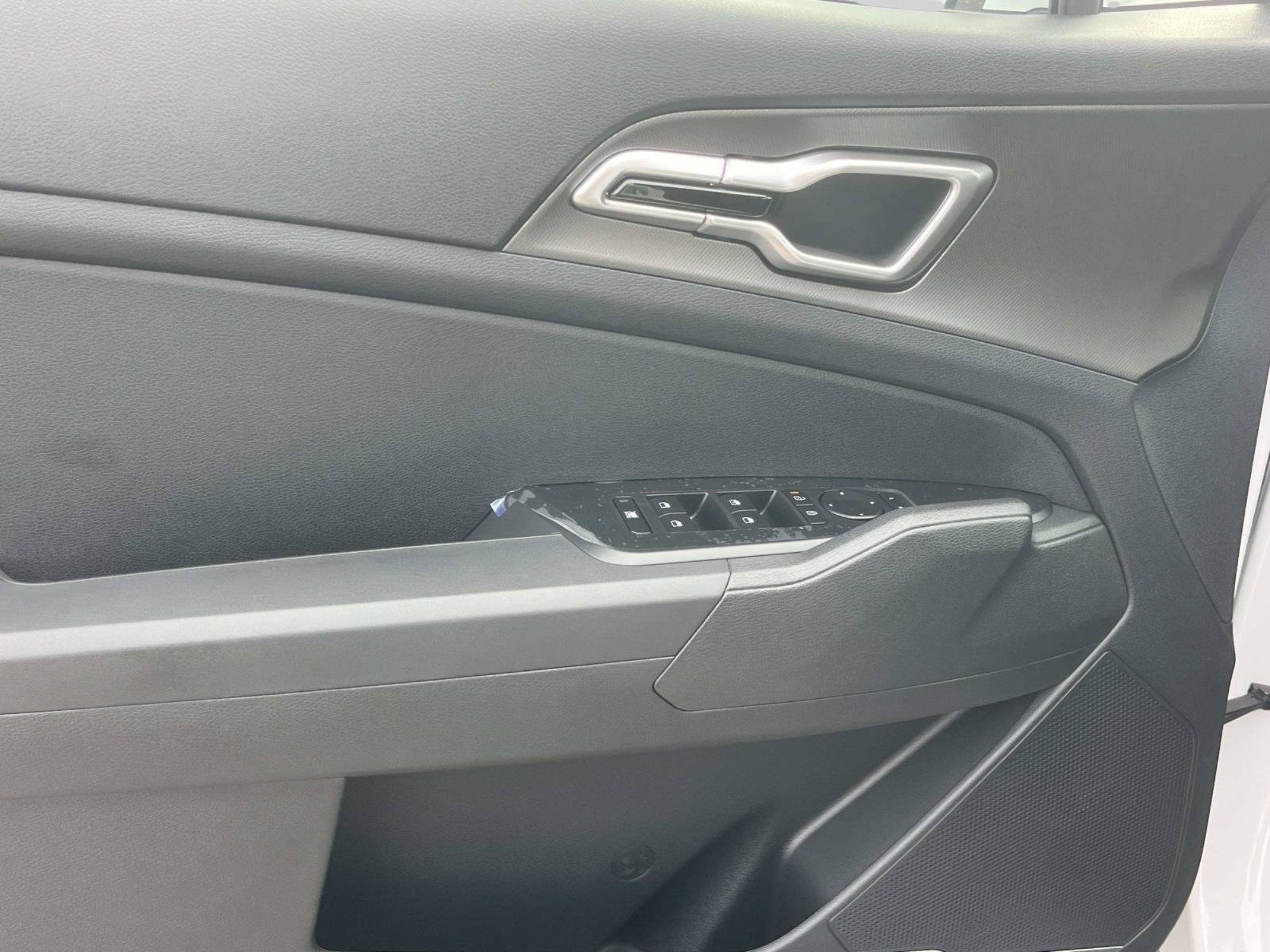 New 2027 Glacial White Pearl Kia LX image 20