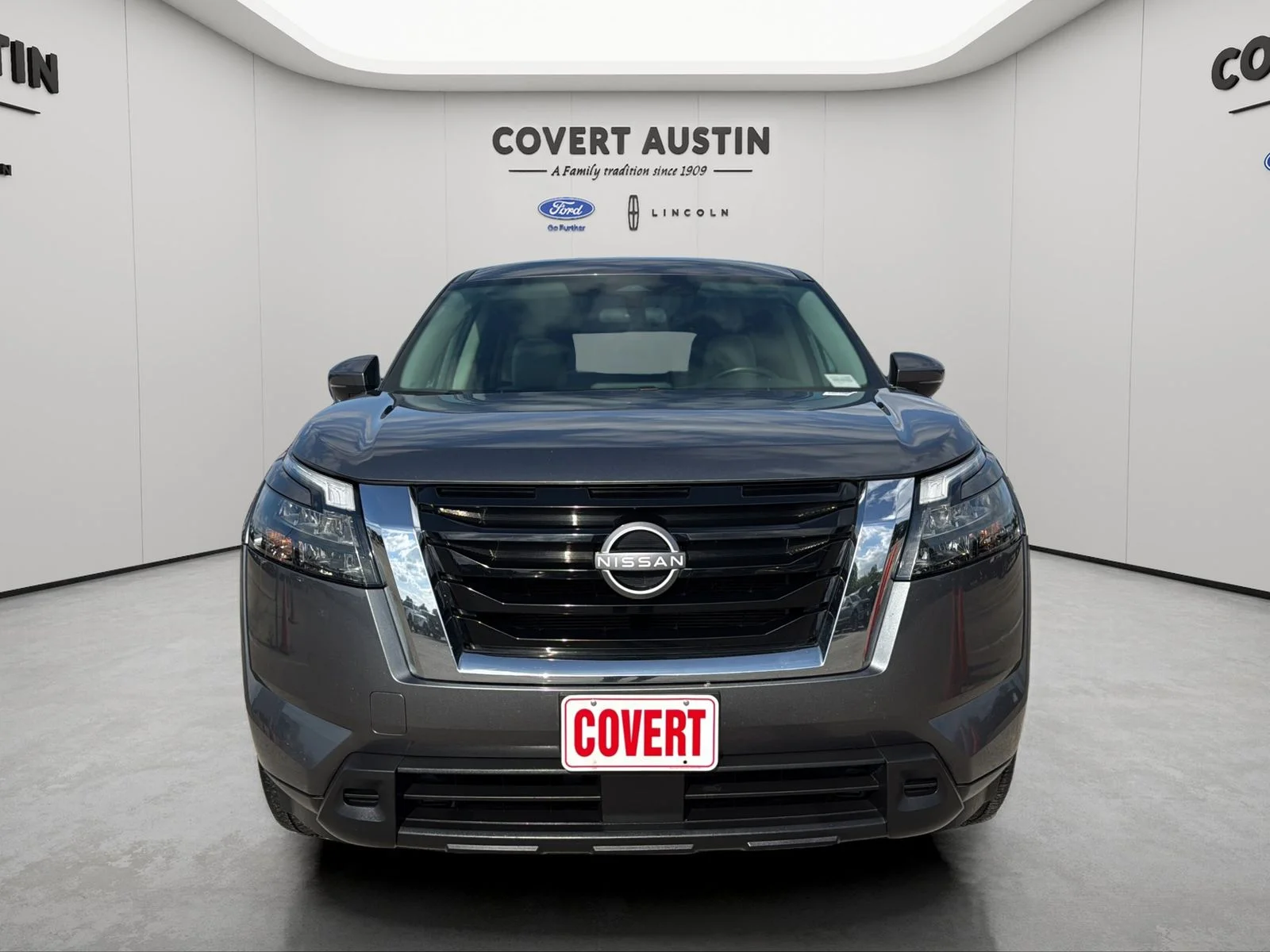 Used 2024 Gray Nissan SV image 8