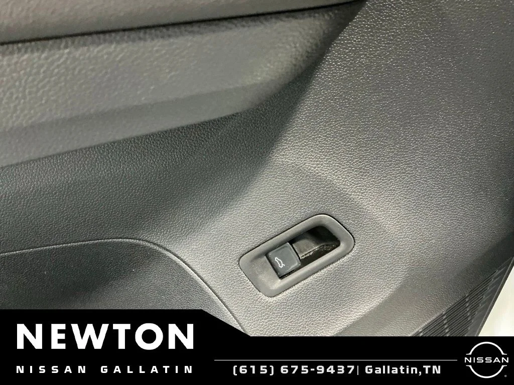 Used 2025 White Volkswagen 2.0T SE w/Technology image 37