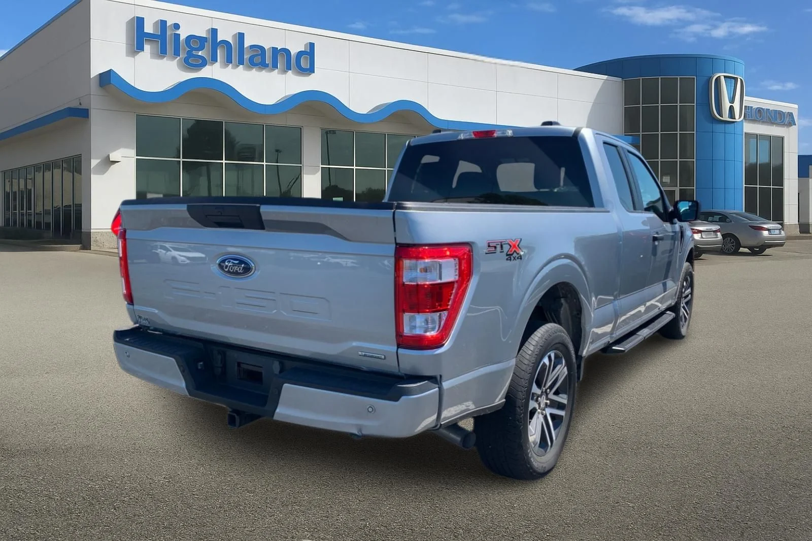 Used 2023 Silver Ford XL image 4