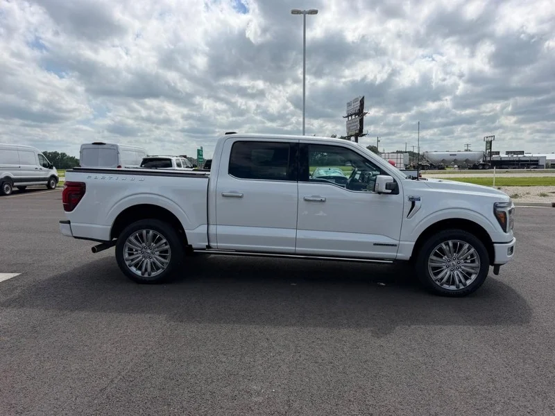 Used 2024 STAR WHITE METALLIC TRICOAT Ford Platinum image 4