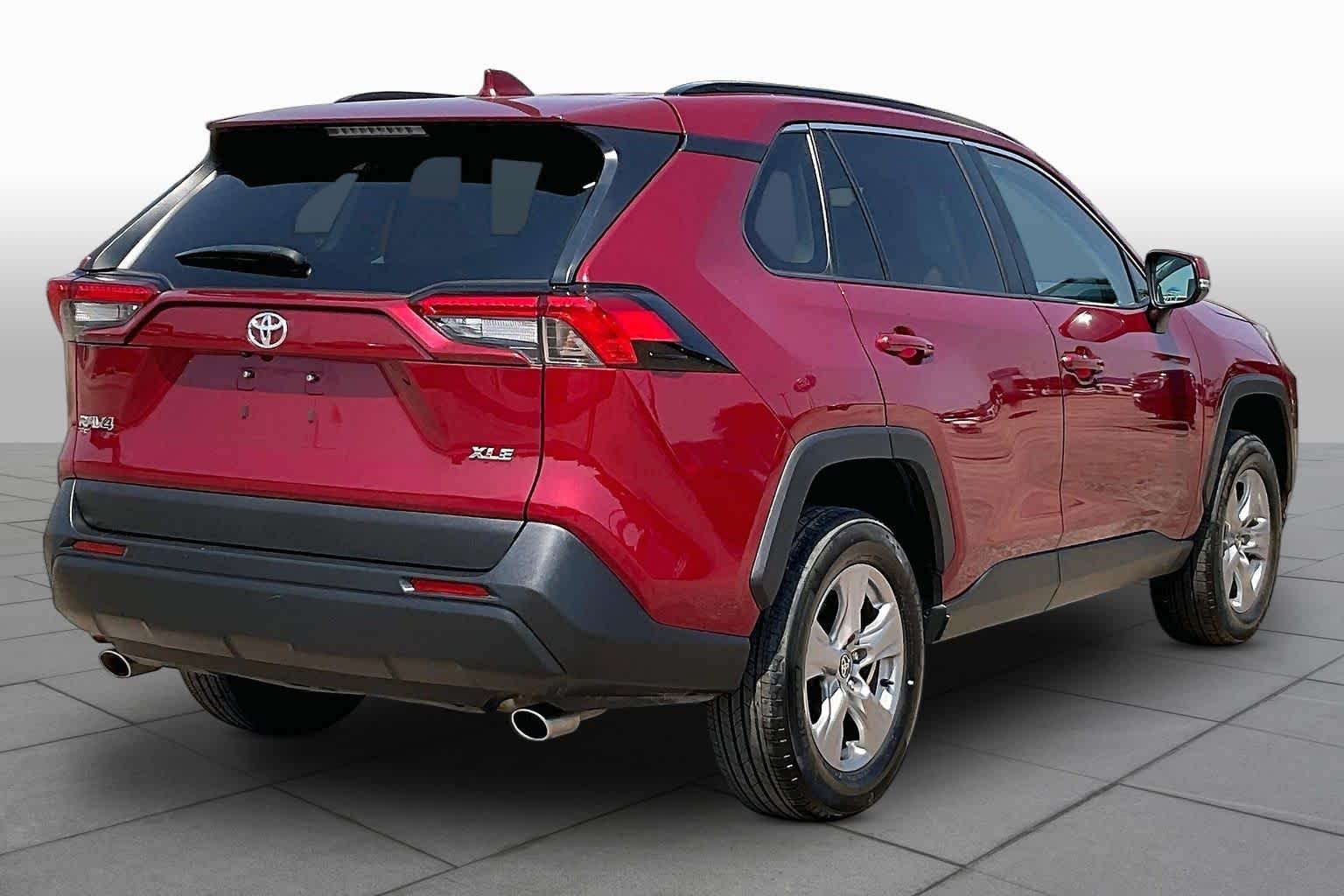 Used 2025 Ruby Flare Pearl Toyota XLE image 13