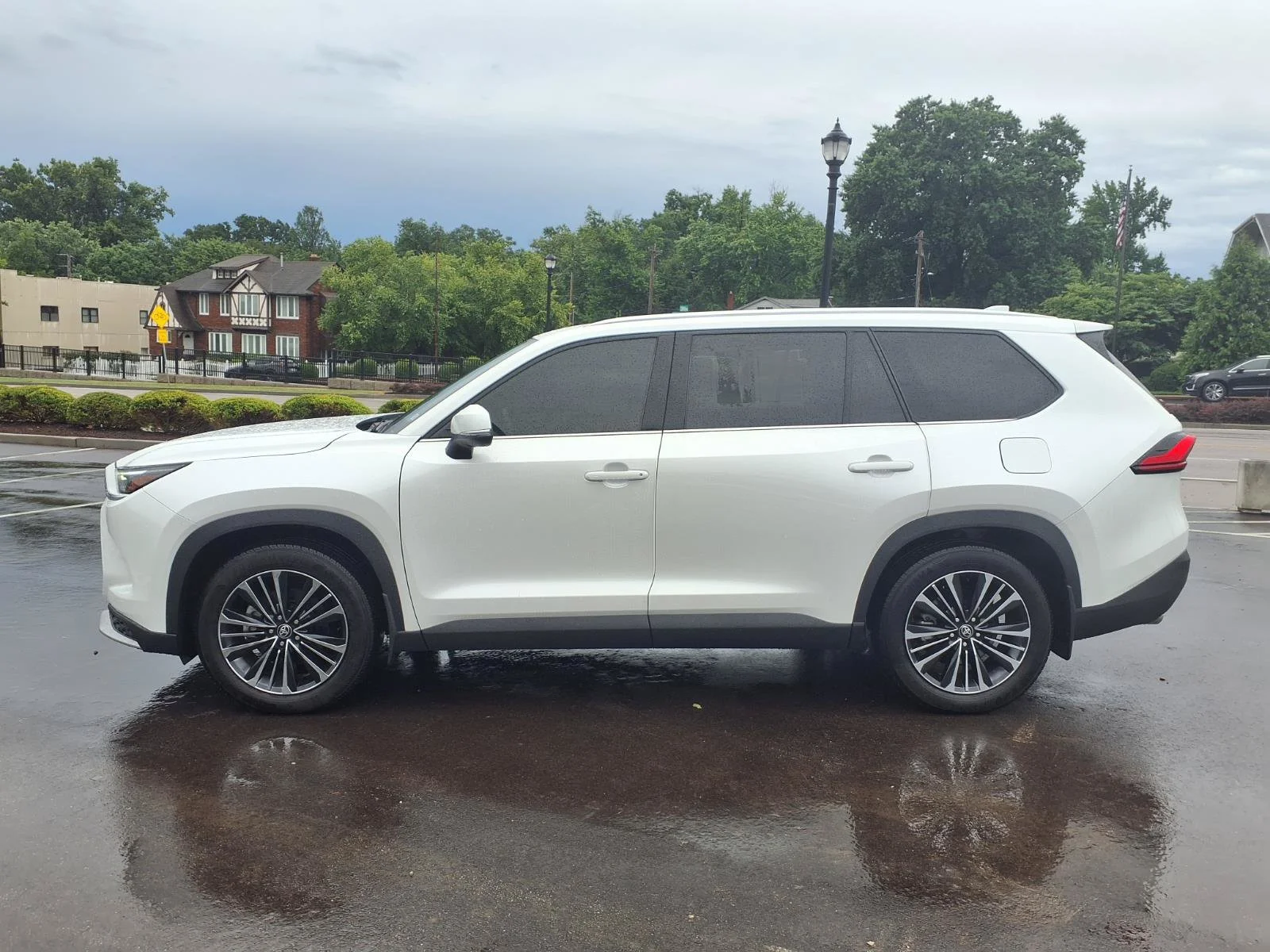 Used 2024 Pearl Toyota Hybrid MAX Limited image 31