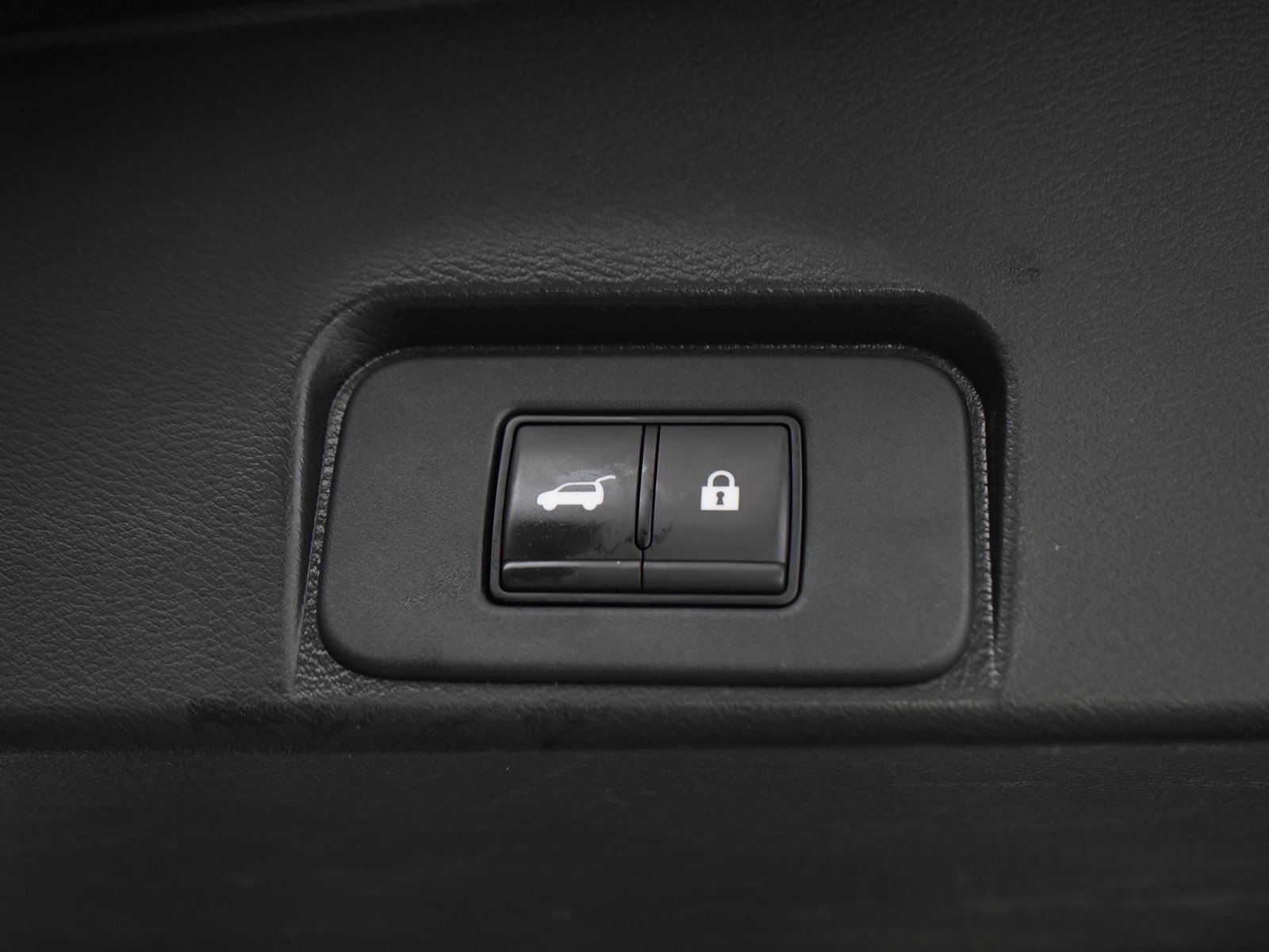Used 2023  Nissan SV image 11