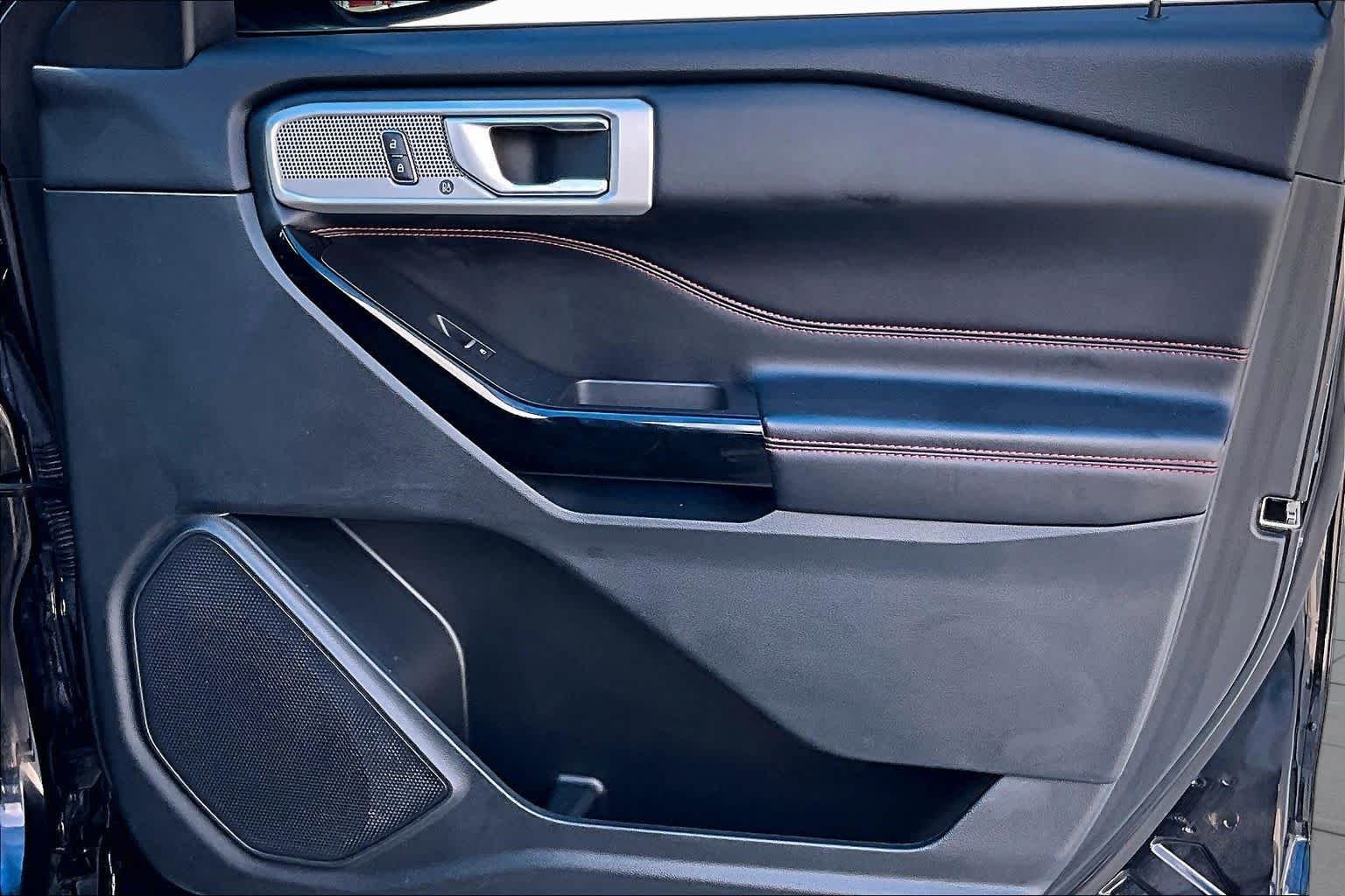 Used 2022 Agate Black Metallic Ford ST-Line image 22