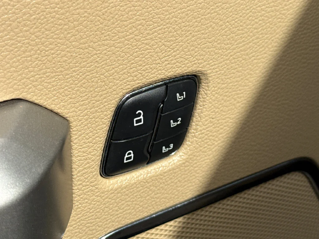 Used 2021  Ford Lariat image 20