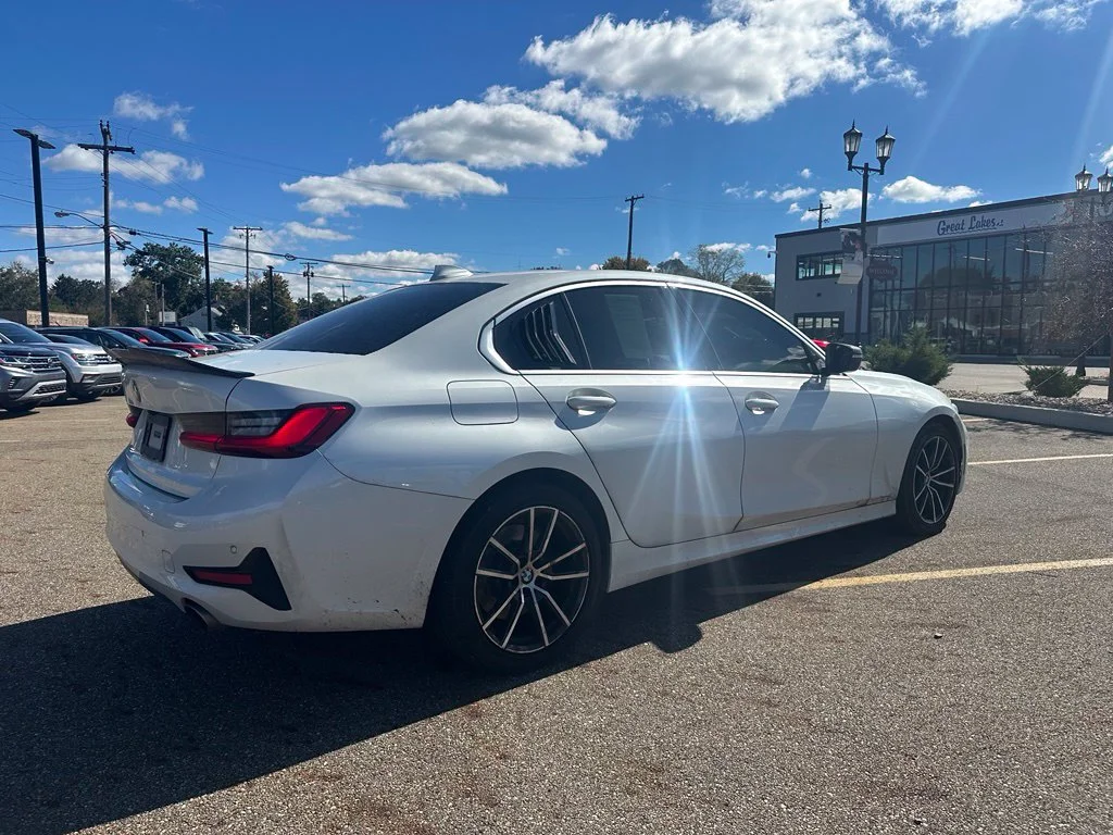 Used 2021 White BMW 330i image 4