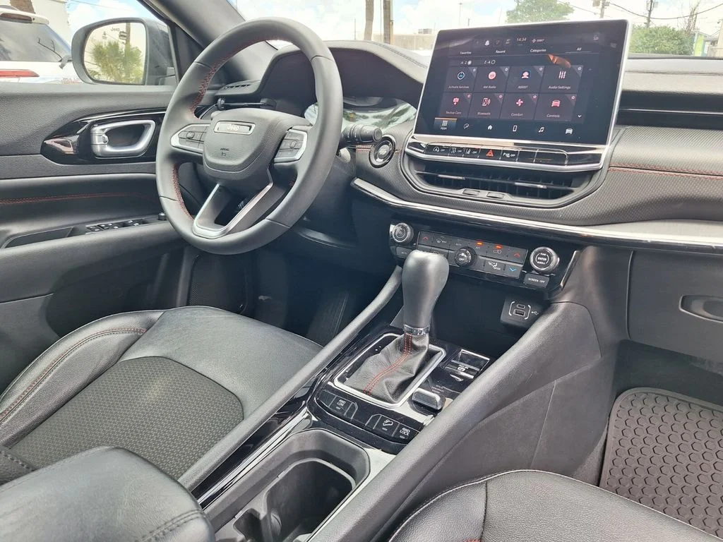 Used 2024 Silver Jeep Trailhawk image 29