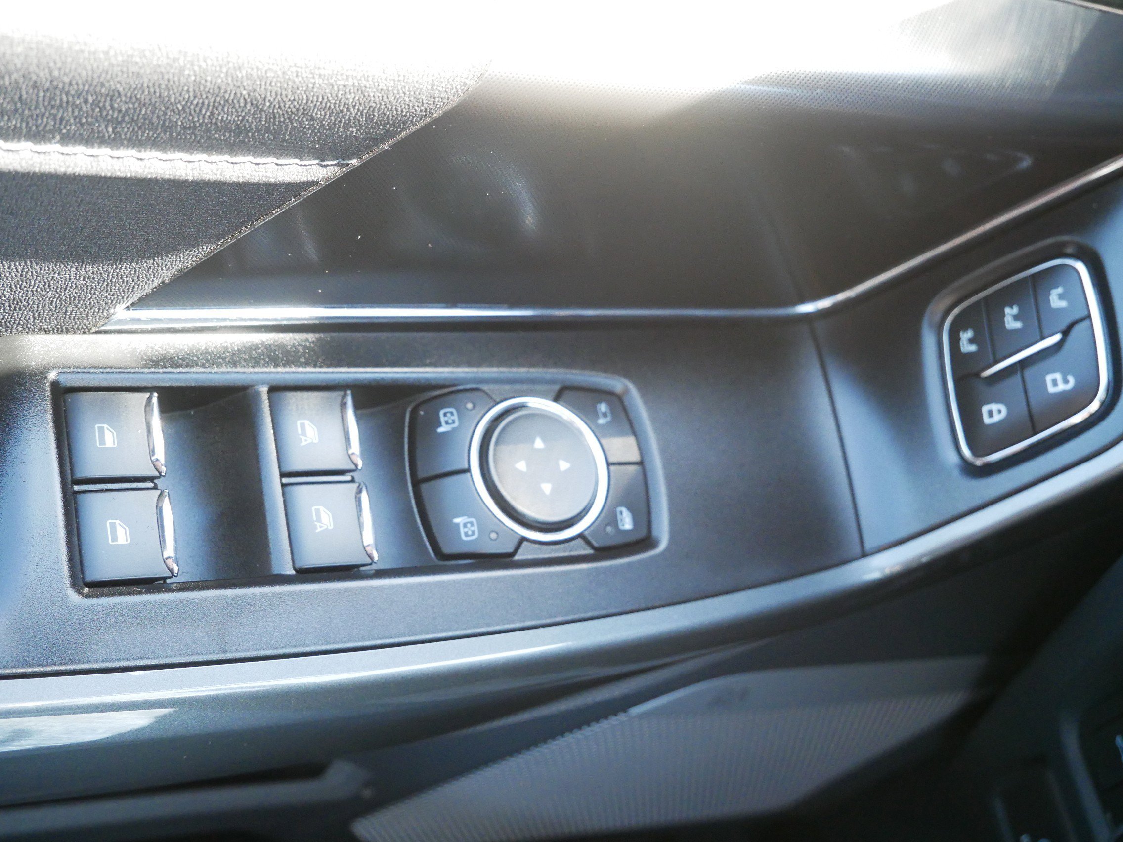 Used 2022 White Ford LARIAT image 19