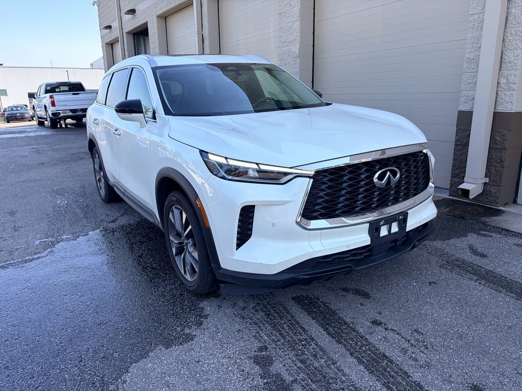 Used 2024 Majestic White INFINITI LUXE image 7