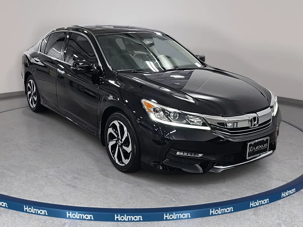 Used 2017  Honda EX-L image 4