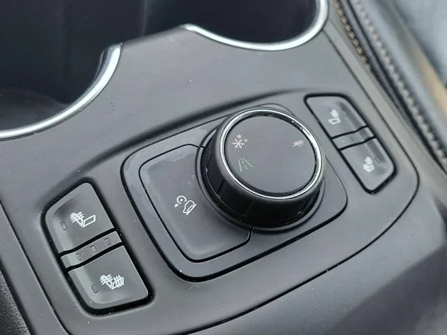 Used 2018 EBONY TWILIGHT METALLIC GMC SLE image 19