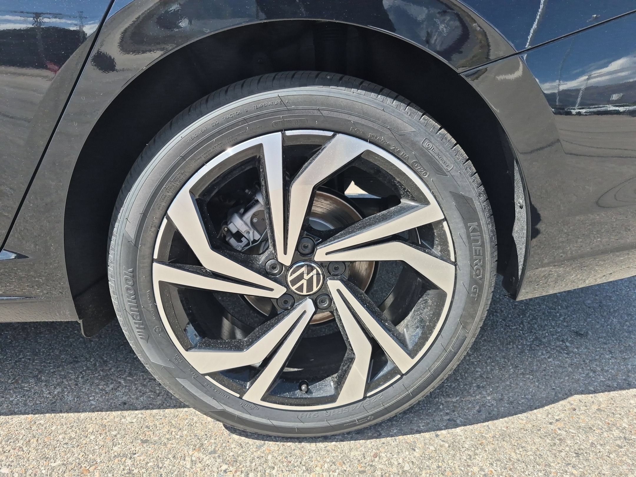 New 2027 Deep Black Pearl Volkswagen SEL image 16