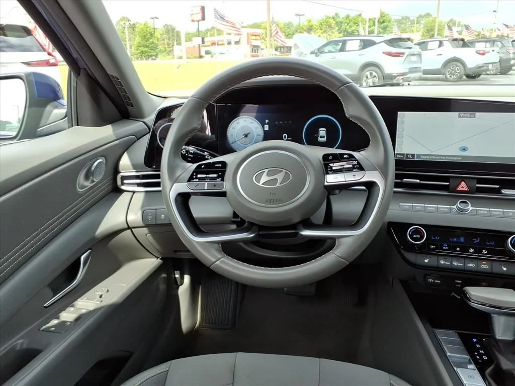 Used 2025 Blue Hyundai SEL Convenience image 23