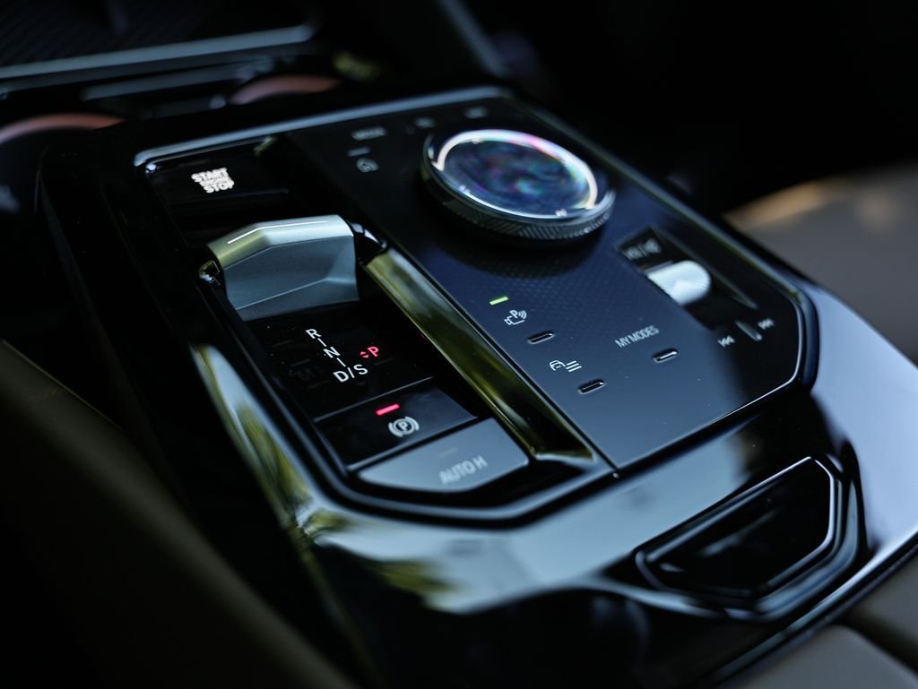 New 2027 Dark Graphite Metallic BMW 530i image 39
