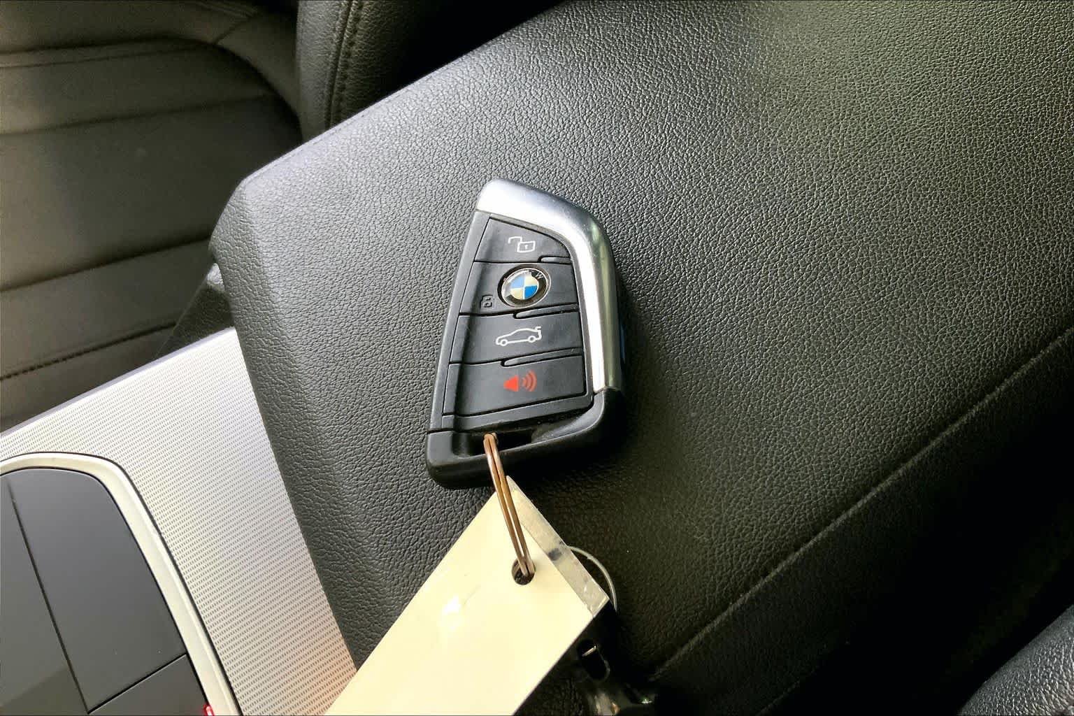 Used 2021 Black Sapphire Metallic BMW 330i xDrive image 14