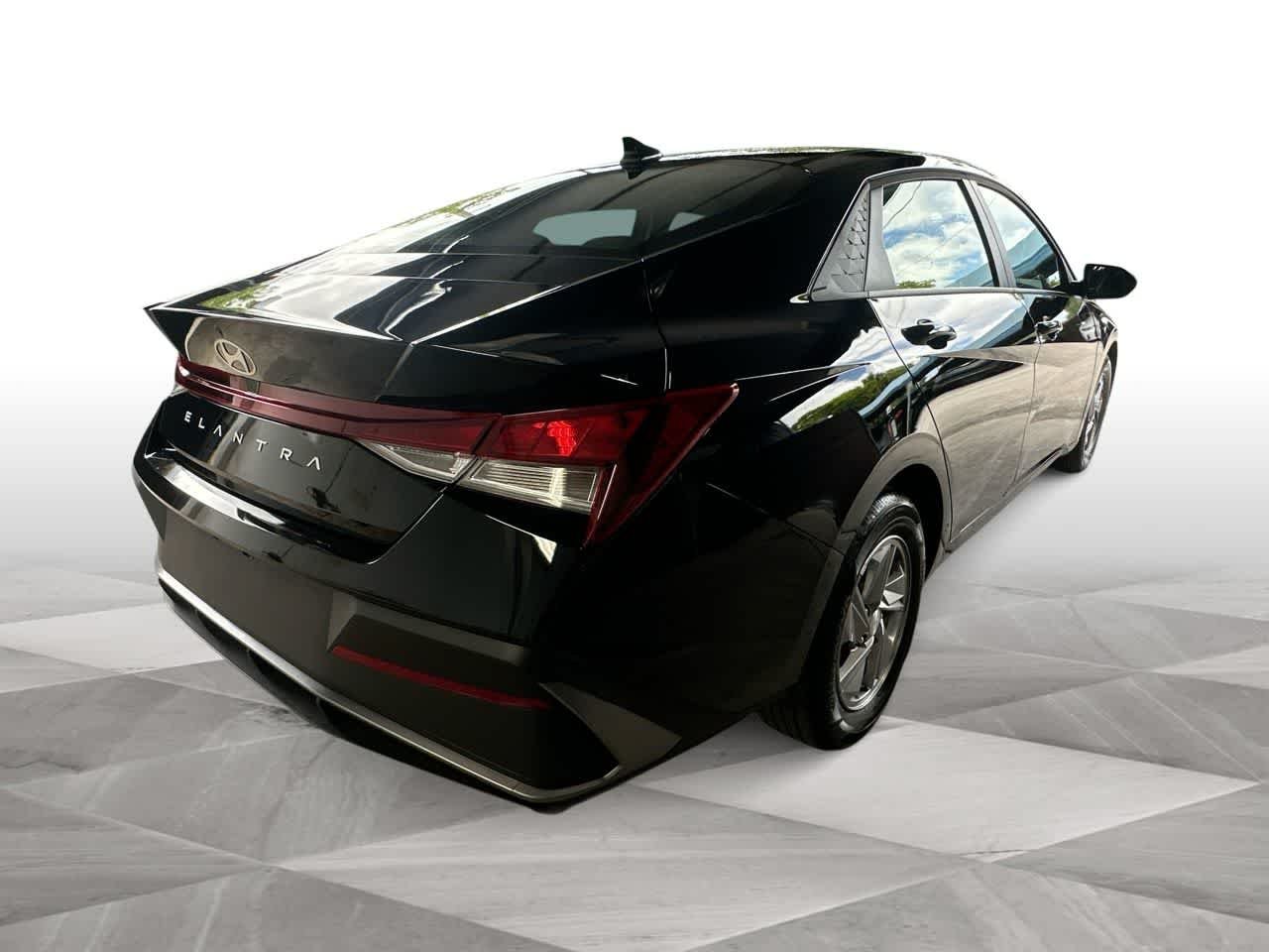 2026 Hyundai Elantra SE - Photo 8