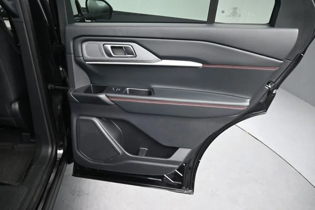 Certified Used 2025 Agate Black Metallic Ford ST-Line image 30