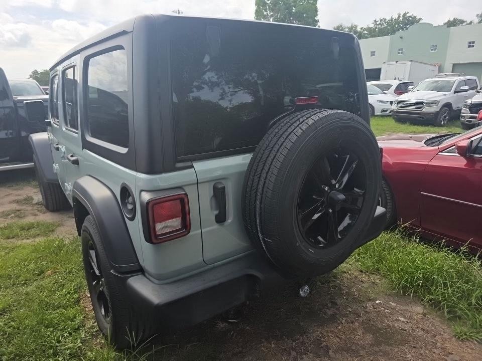Used 2023 Earl Clearcoat Jeep Sport Altitude image 4