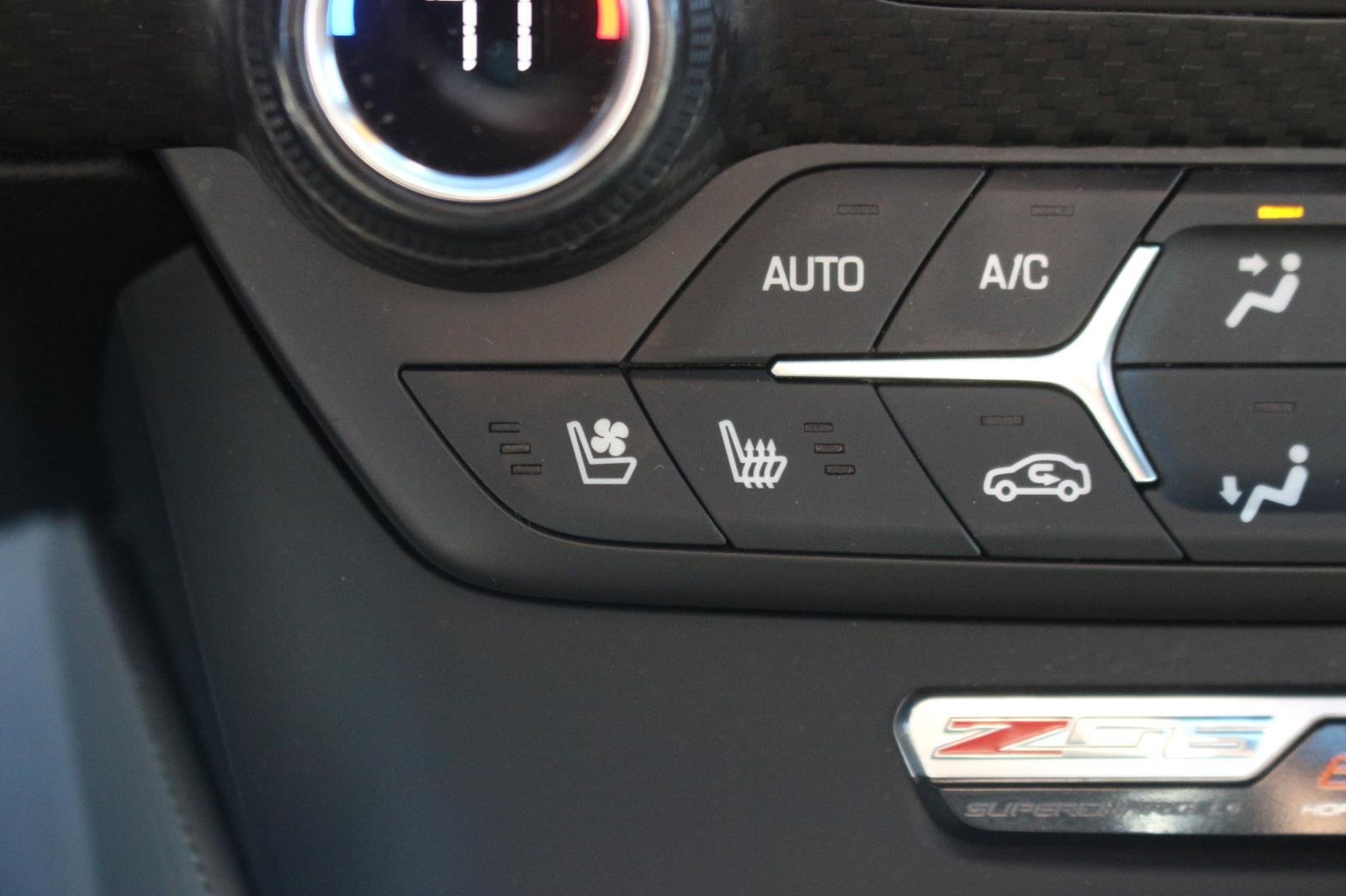 Used 2019 BLADE SILVER METALLIC Chevrolet Z06 2LZ image 30