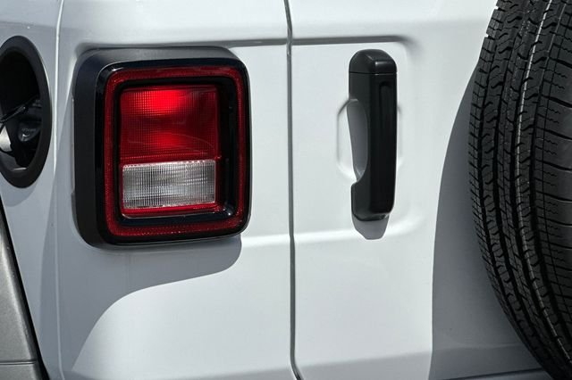 New 2026 Bright White Clear-Coat Exterior Paint Jeep Sport S image 25