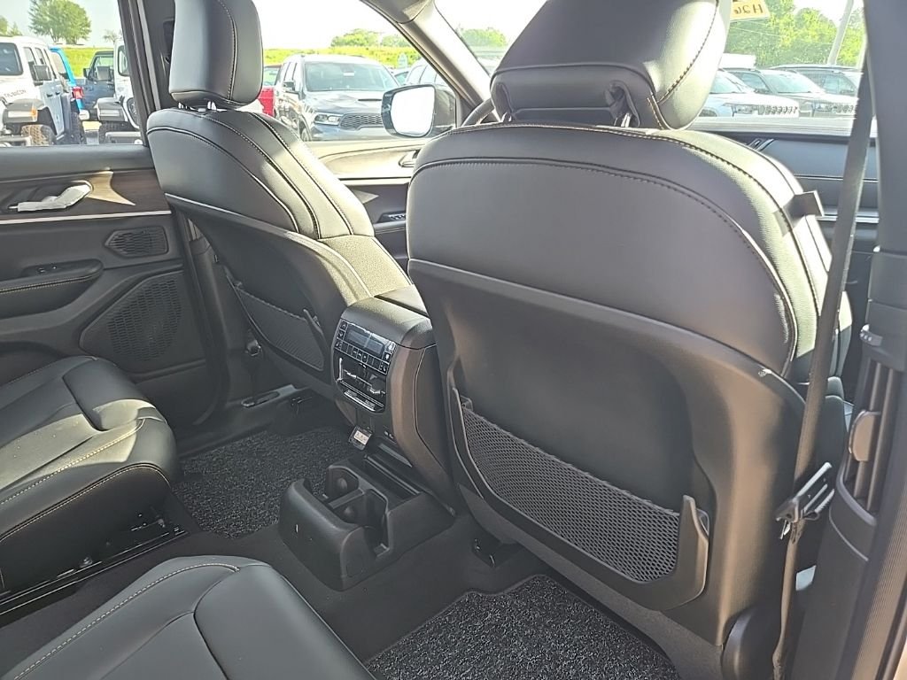 New 2026 Silver Zynith Exterior Paint Jeep  image 87