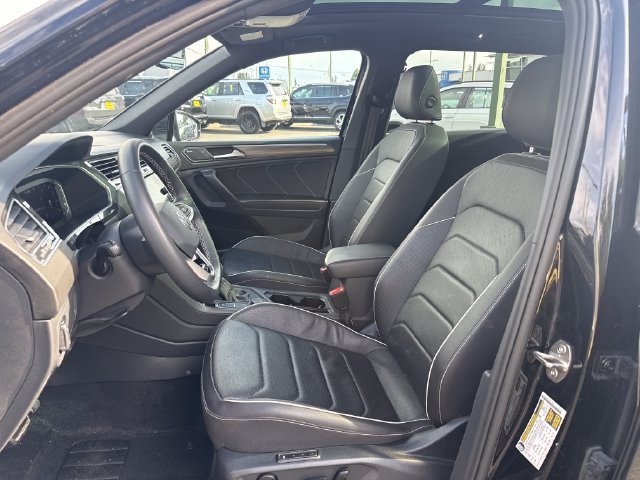 Used 2023 Deep Black Volkswagen SEL R-Line image 15