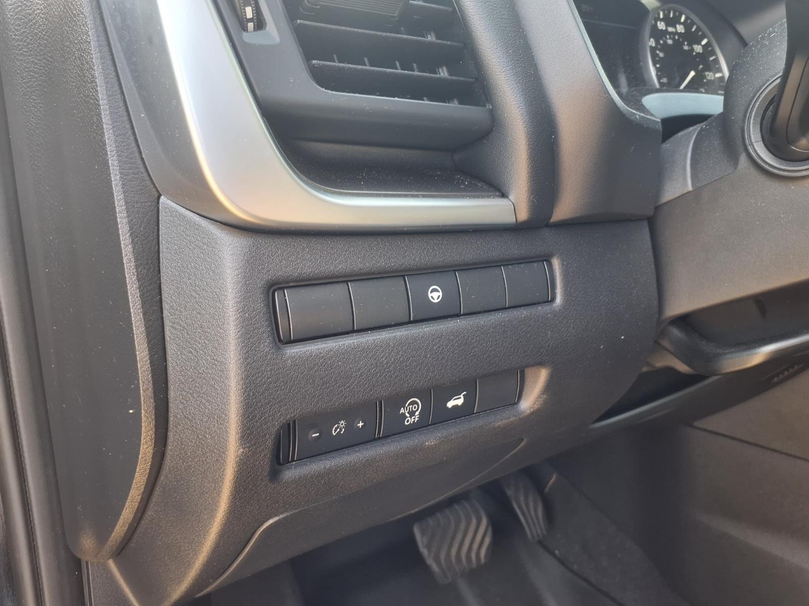 2024 Nissan Rogue photo 18 of 25