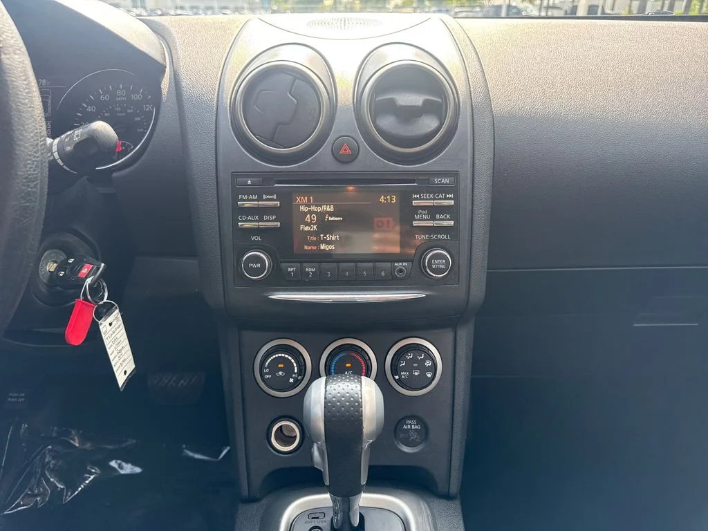 Used 2014 Platinum Graphite Nissan S image 18