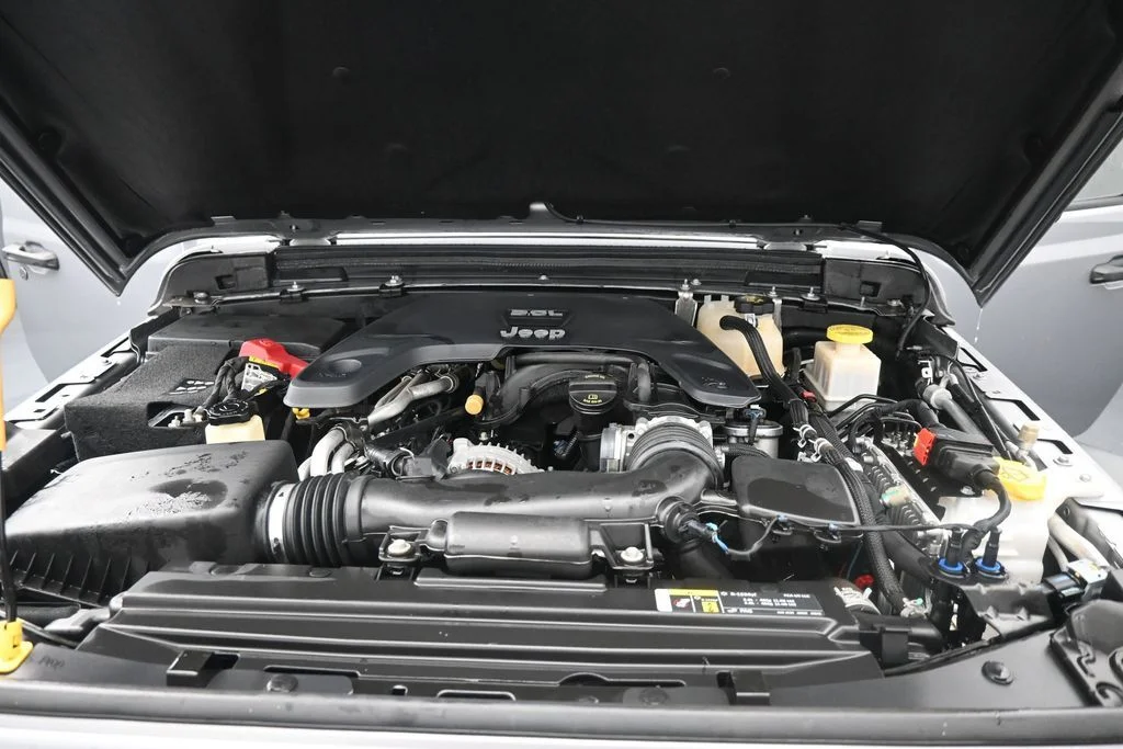 Used 2020 Silver Jeep Sport image 23