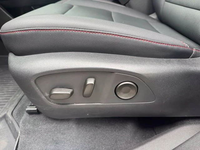 Used 2025 Red Chevrolet Z71 image 22