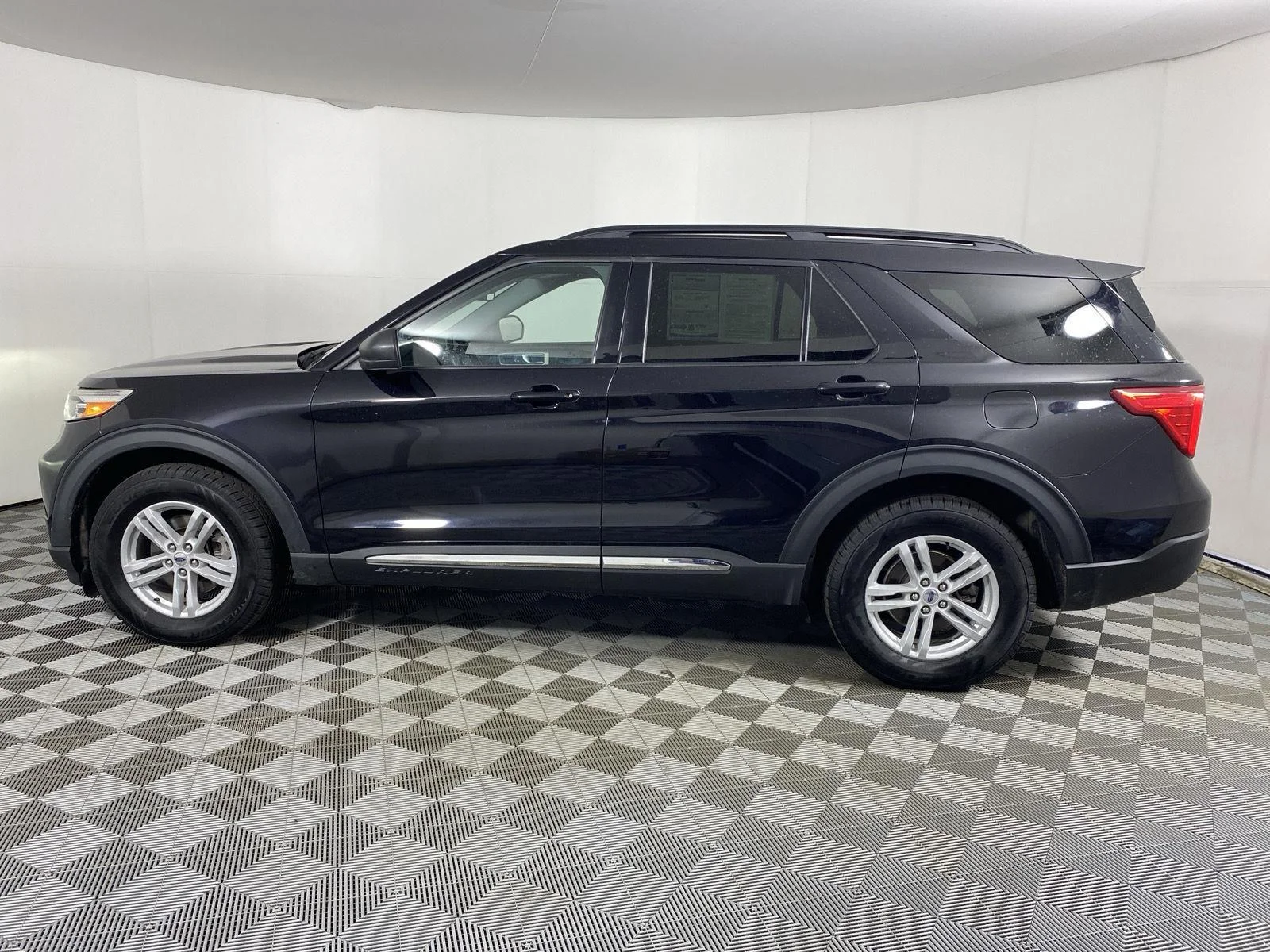 Used 2024 Agate Black Ford XLT image 4