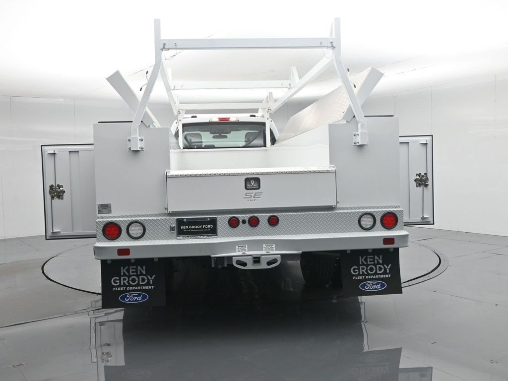 2025 Ford F-550 Super Duty Chassis Cab XL - Photo 38
