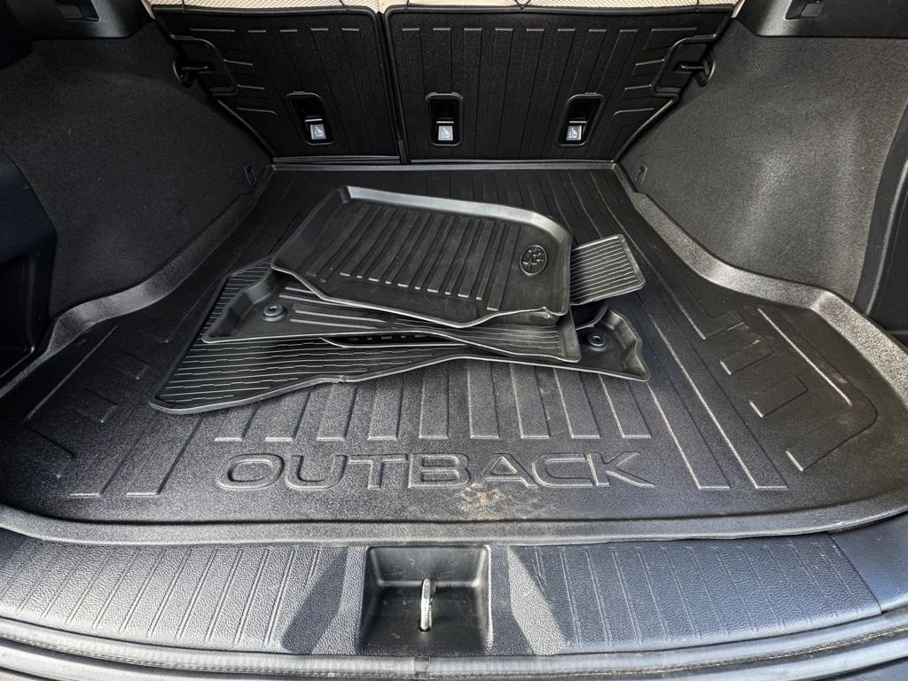Used 2018 Crystal Black Silica Subaru 2.5i Premium image 38