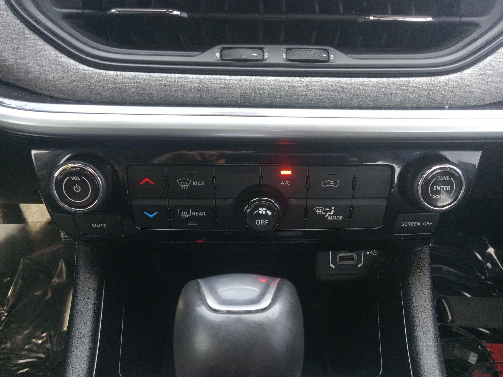 Used 2024 Gray Jeep Latitude 4x4 image 20