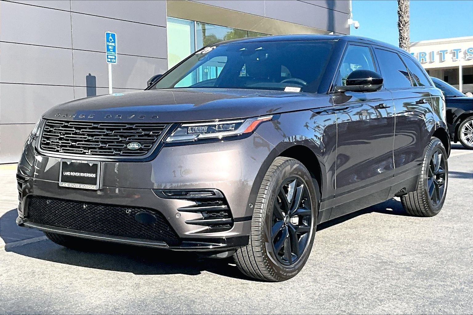 2026 Land Rover Range Rover Velar Dynamic SE