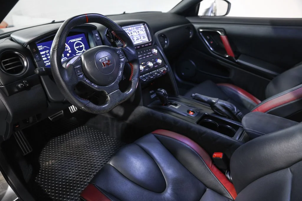 Used 2015 Silver Nissan Black Edition image 30