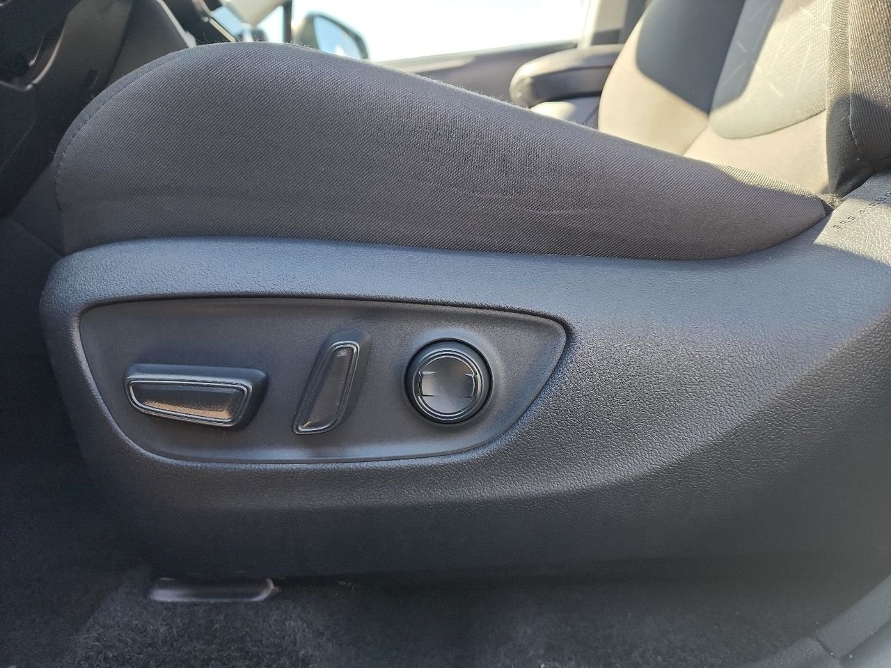 Used 2025 Silver Sky Metallic Toyota XLE image 12