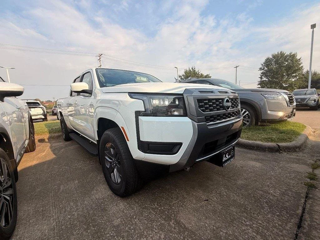 New 2026 Glacier White Nissan SV image 4