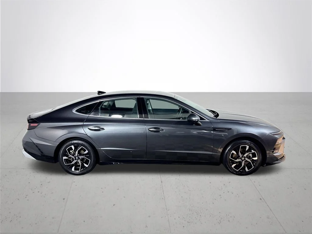 Used 2024 Gray Hyundai SEL image 5
