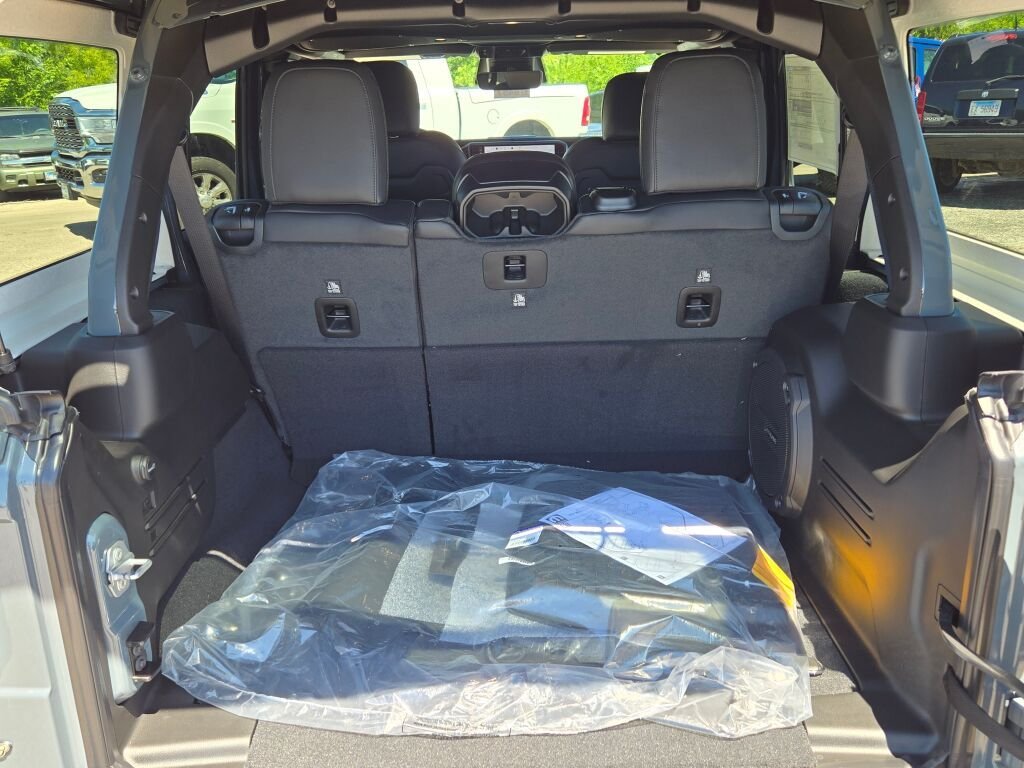 New 2026 Anvil Clear-Coat Exterior Paint Jeep Sahara image 18